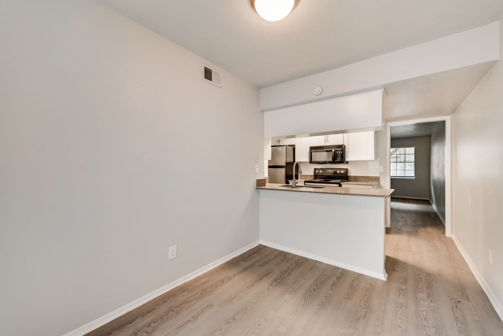 Dallas Apartment: 8900 Park Lane