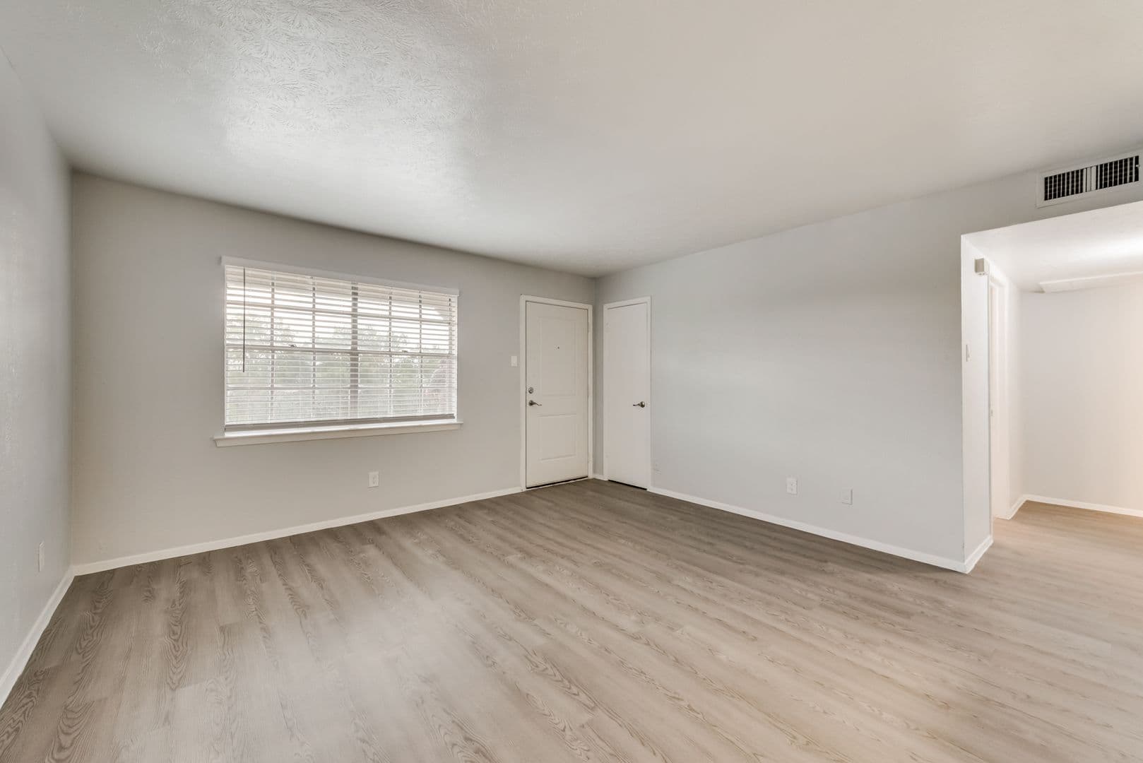 Dallas Apartment: 8900 Park Lane