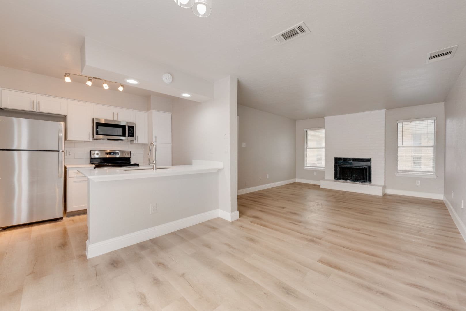 Grand Prairie Apartment: 201 W Tarrant Rd