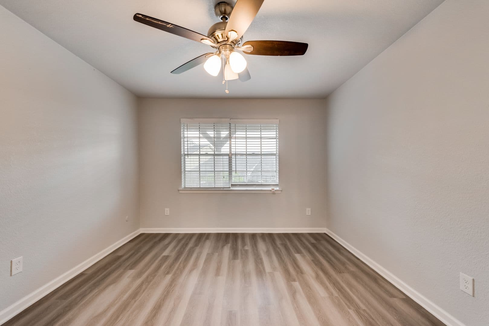 Dallas Apartment: 8900 Park Lane
