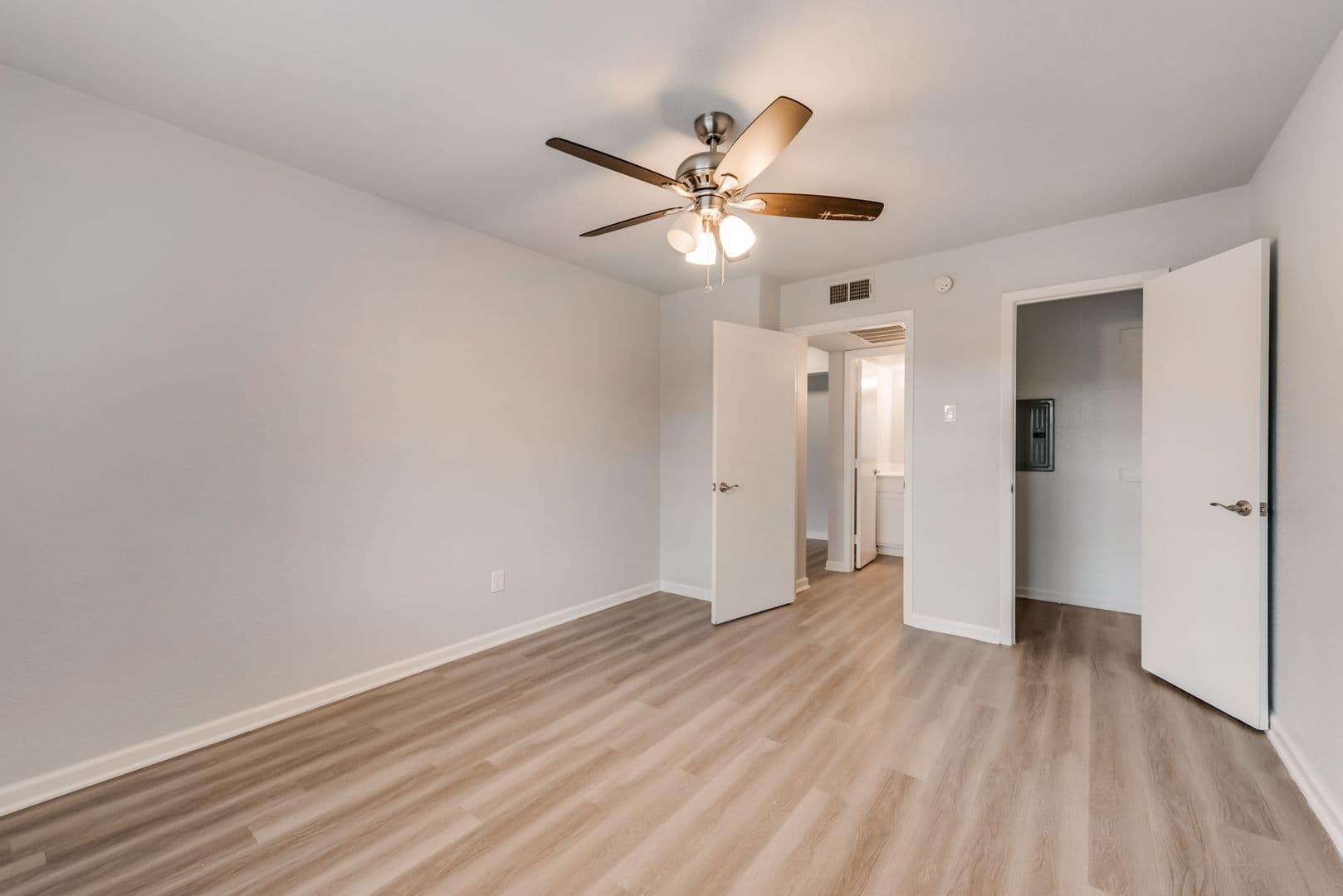 Dallas Apartment: 8900 Park Lane