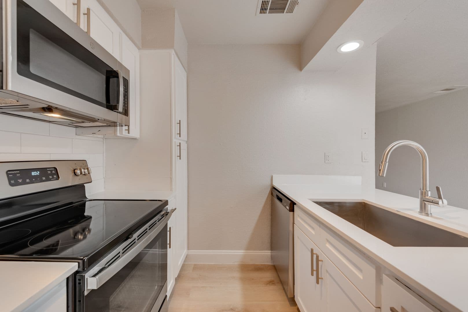 Grand Prairie Apartment: 201 W Tarrant Rd