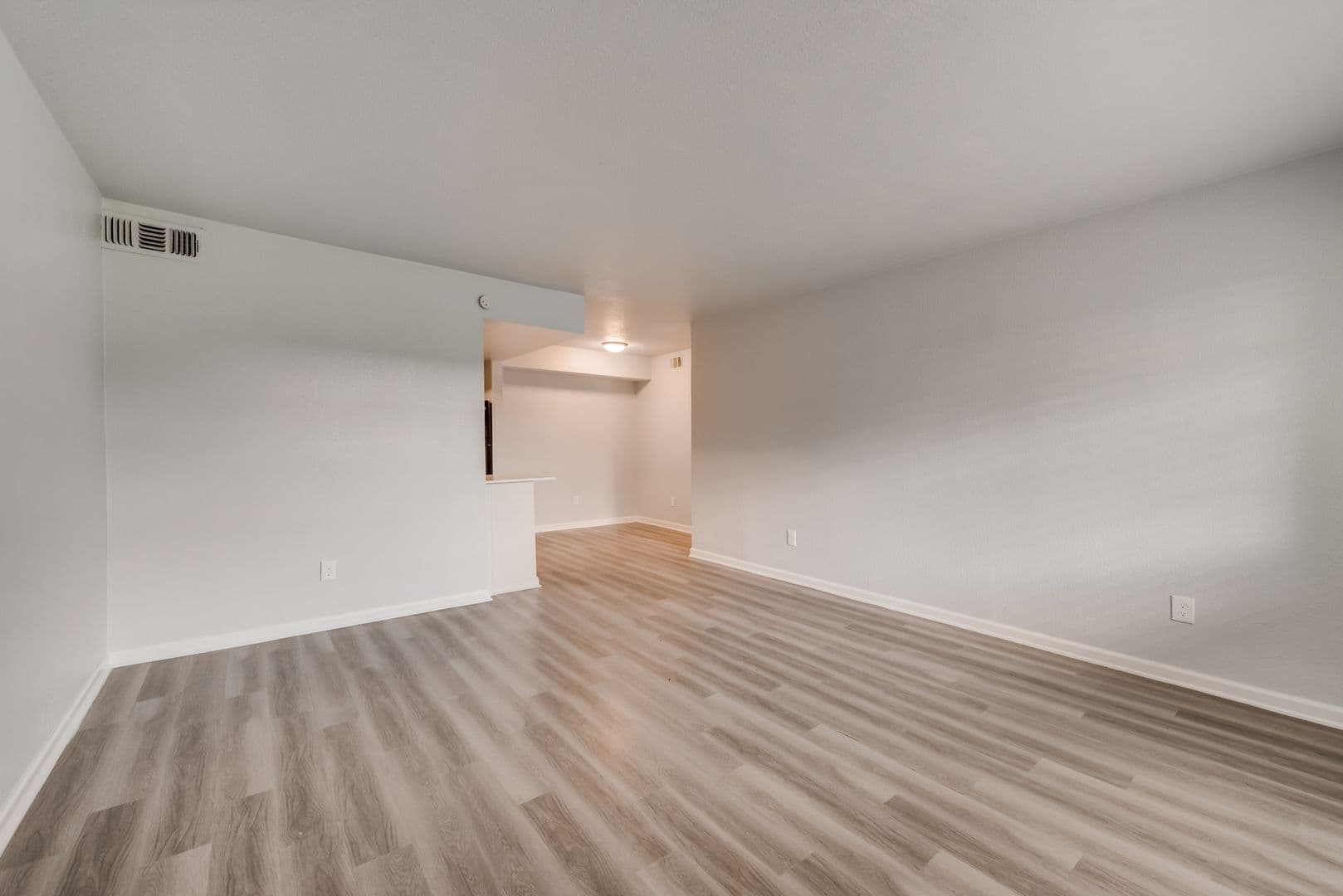 Dallas Apartment: 8900 Park Lane