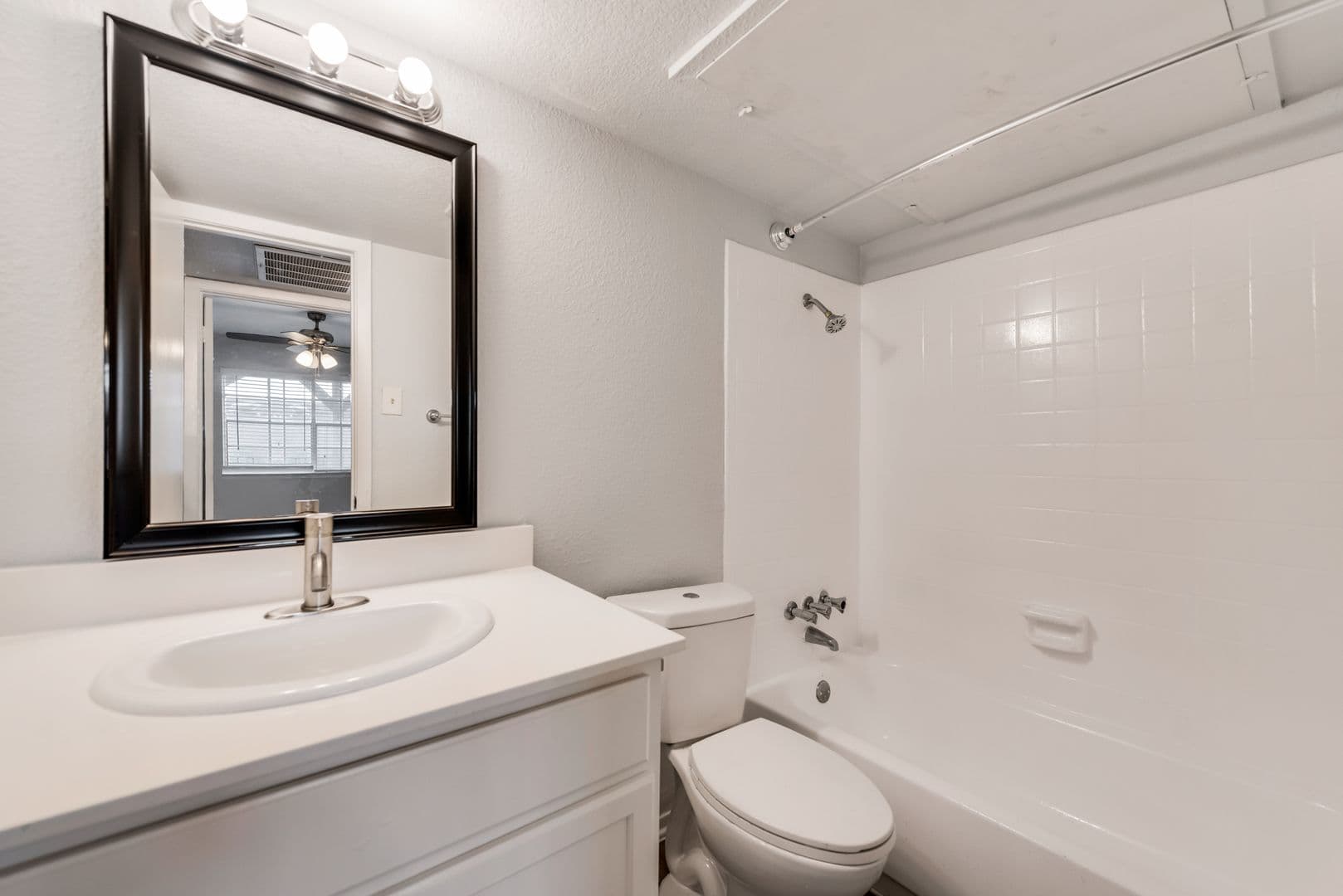 Dallas Apartment: 8900 Park Lane