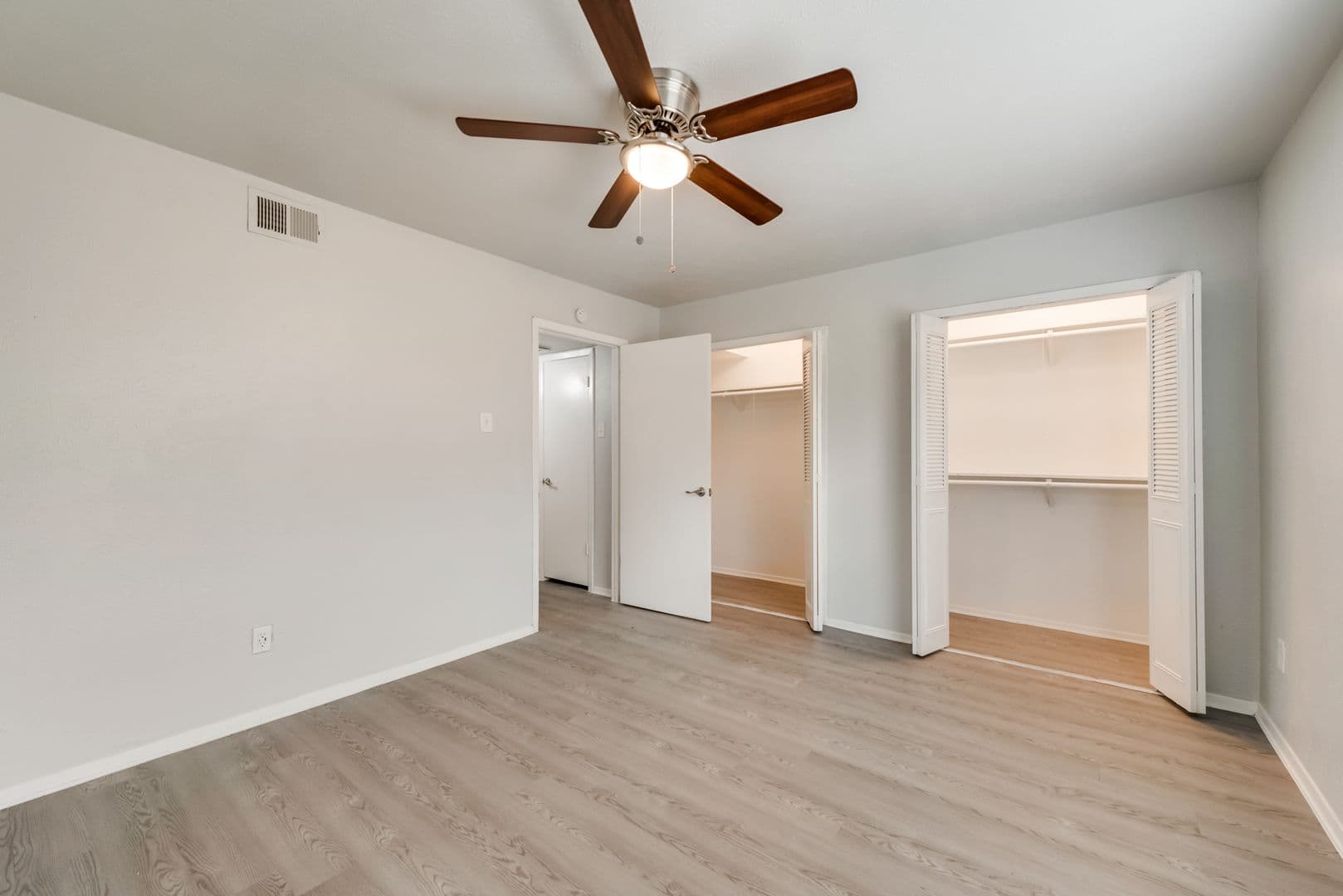 Dallas Apartment: 8900 Park Lane