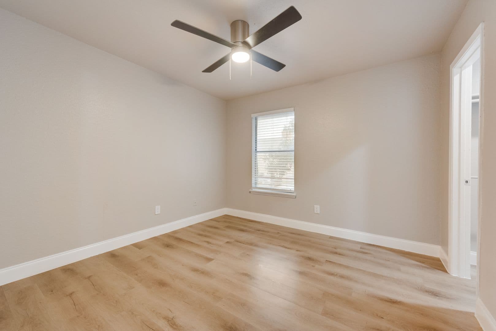 Grand Prairie Apartment: 201 W Tarrant Rd