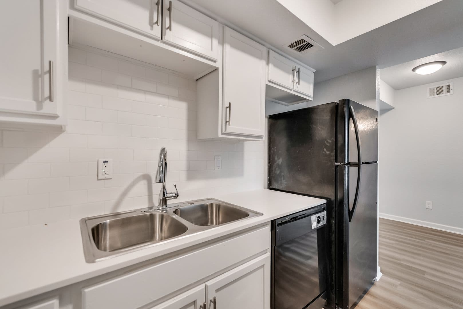 Dallas Apartment: 8900 Park Lane