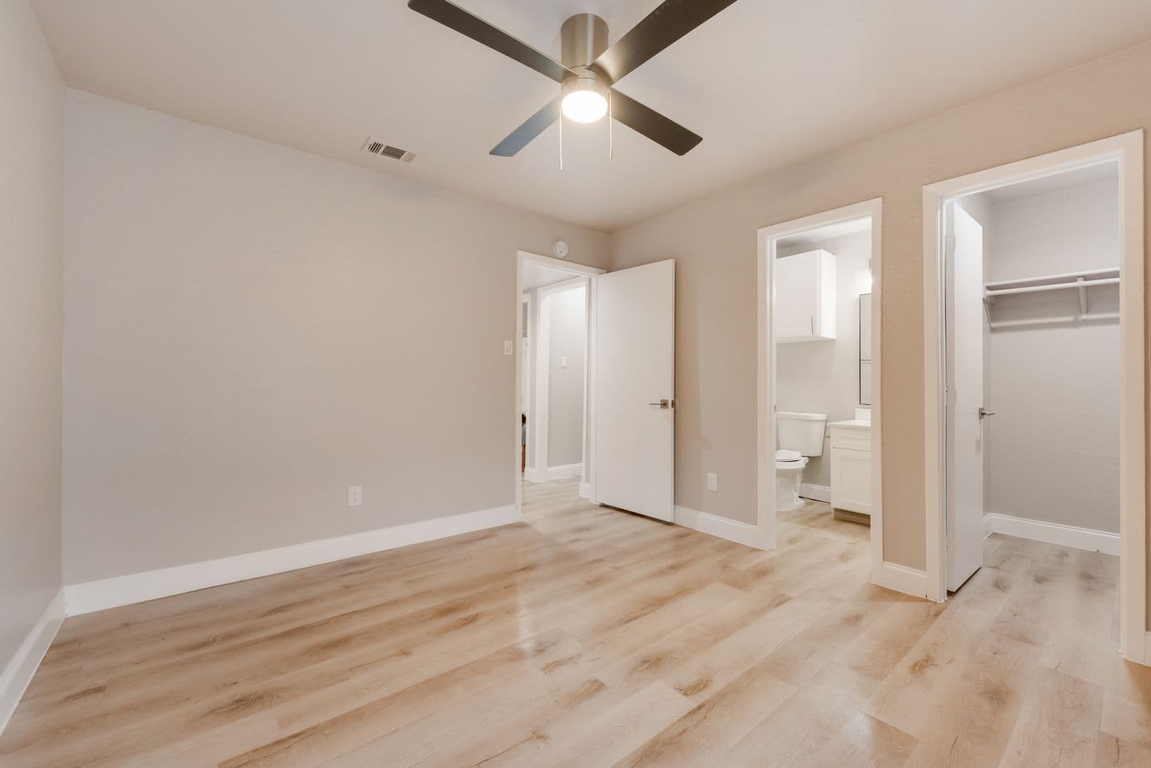 Grand Prairie Apartment: 201 W Tarrant Rd