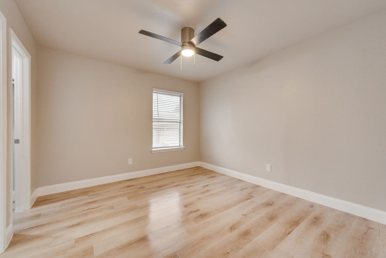 Grand Prairie Apartment: 201 W Tarrant Rd