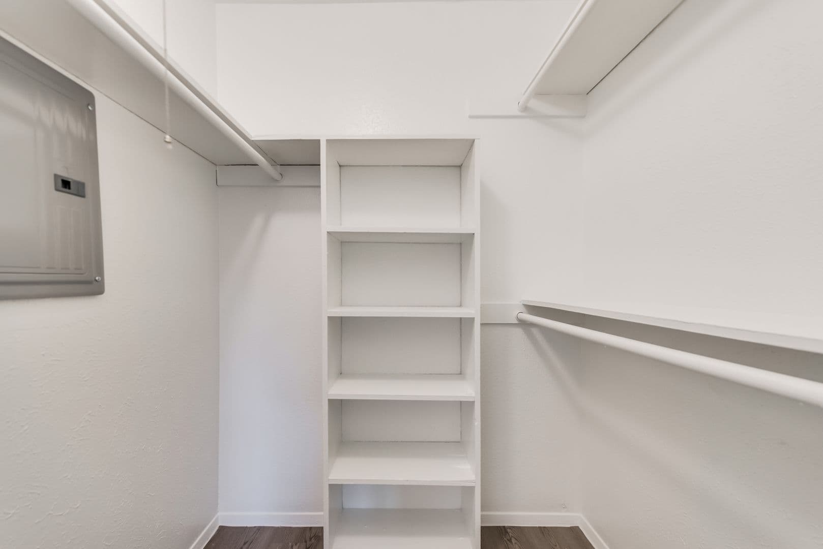 Dallas Apartment: 8900 Park Lane