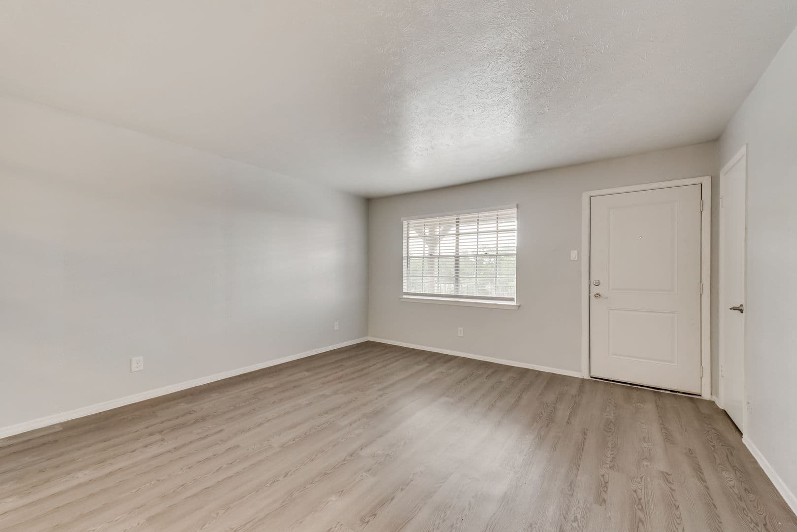 Dallas Apartment: 8900 Park Lane