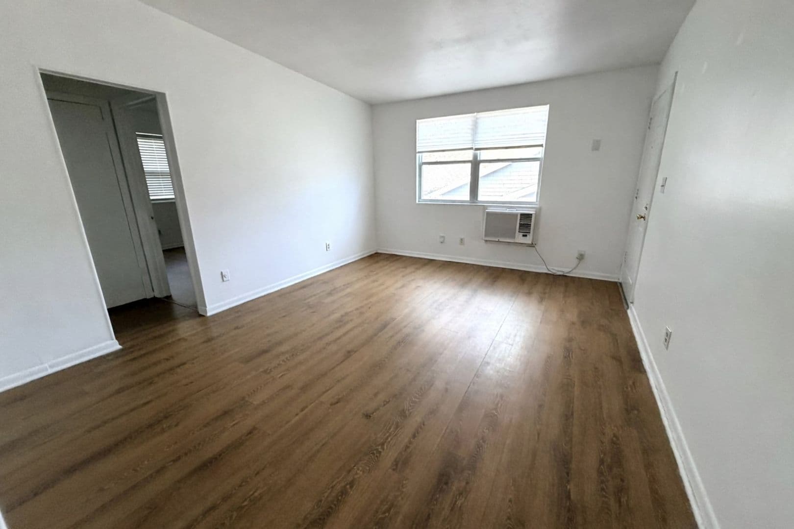 Jacksonville Apartment: 2977 Collier Avenue