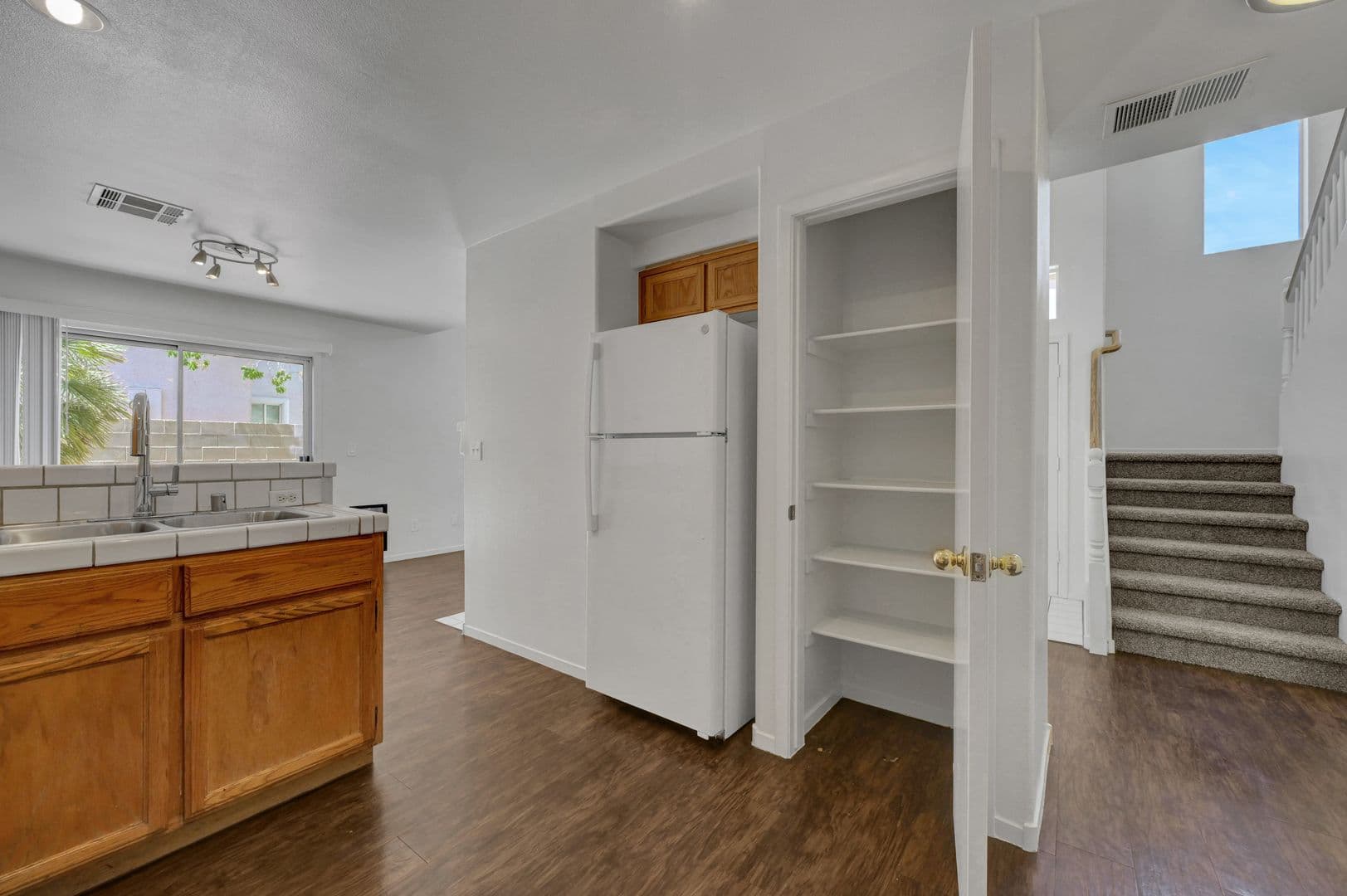 Henderson House: 193 Chadwell Ct.