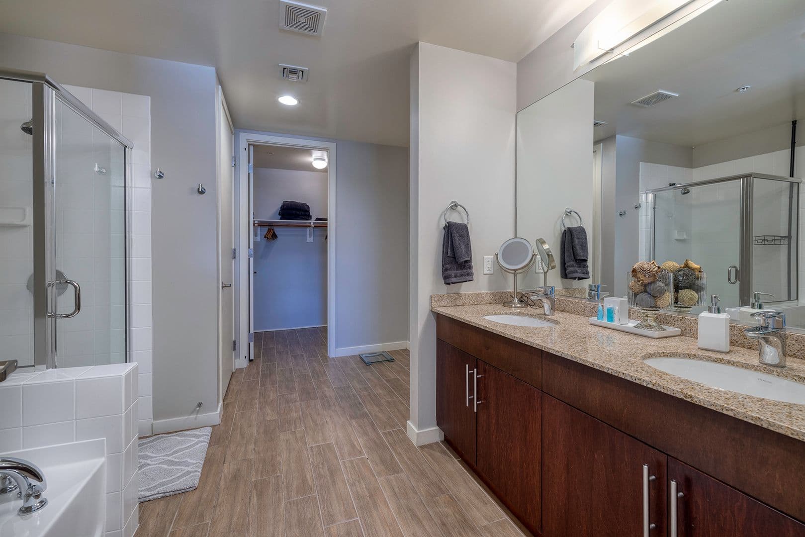 Las Vegas Condo: 353 E Bonneville Ave #525