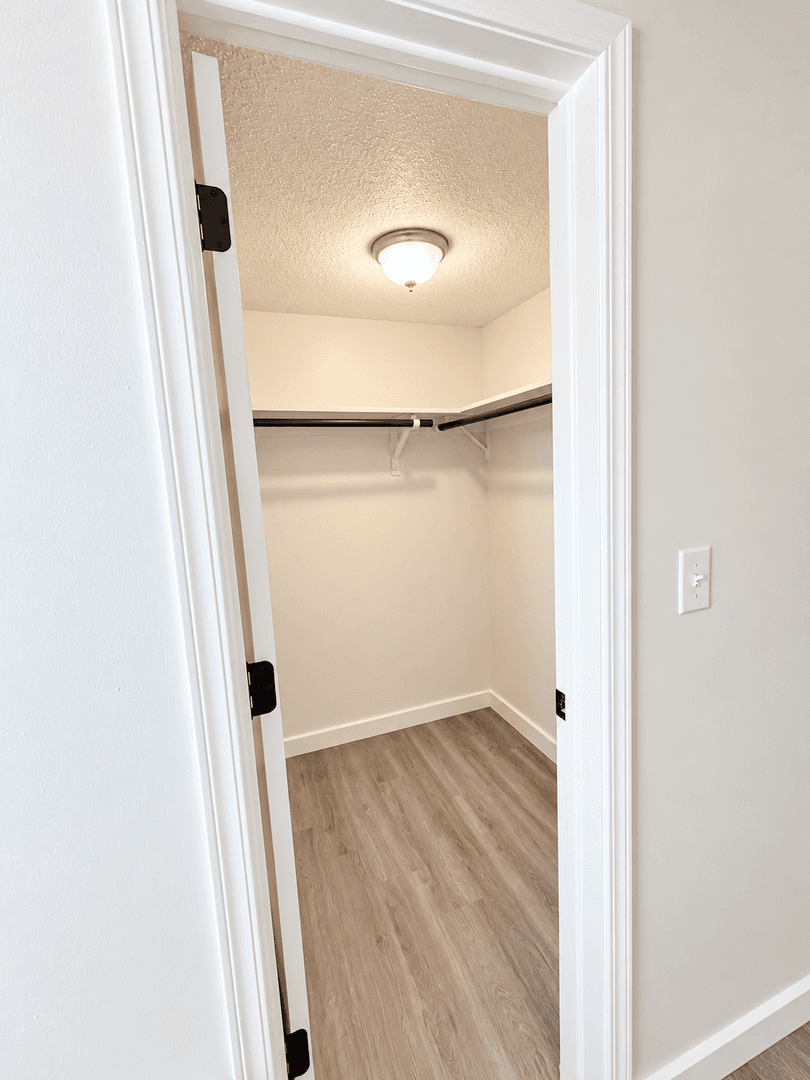 Springdale Apartment: 502 Black Oak Ave