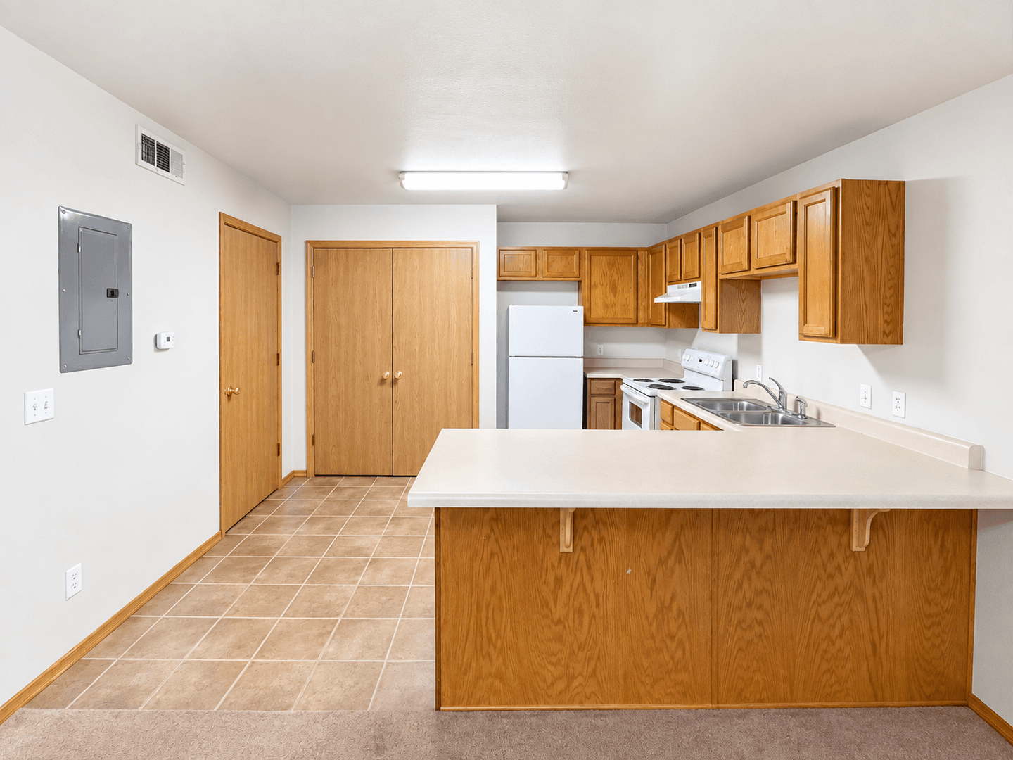 Springdale Apartment: 2353 N Lowell Rd