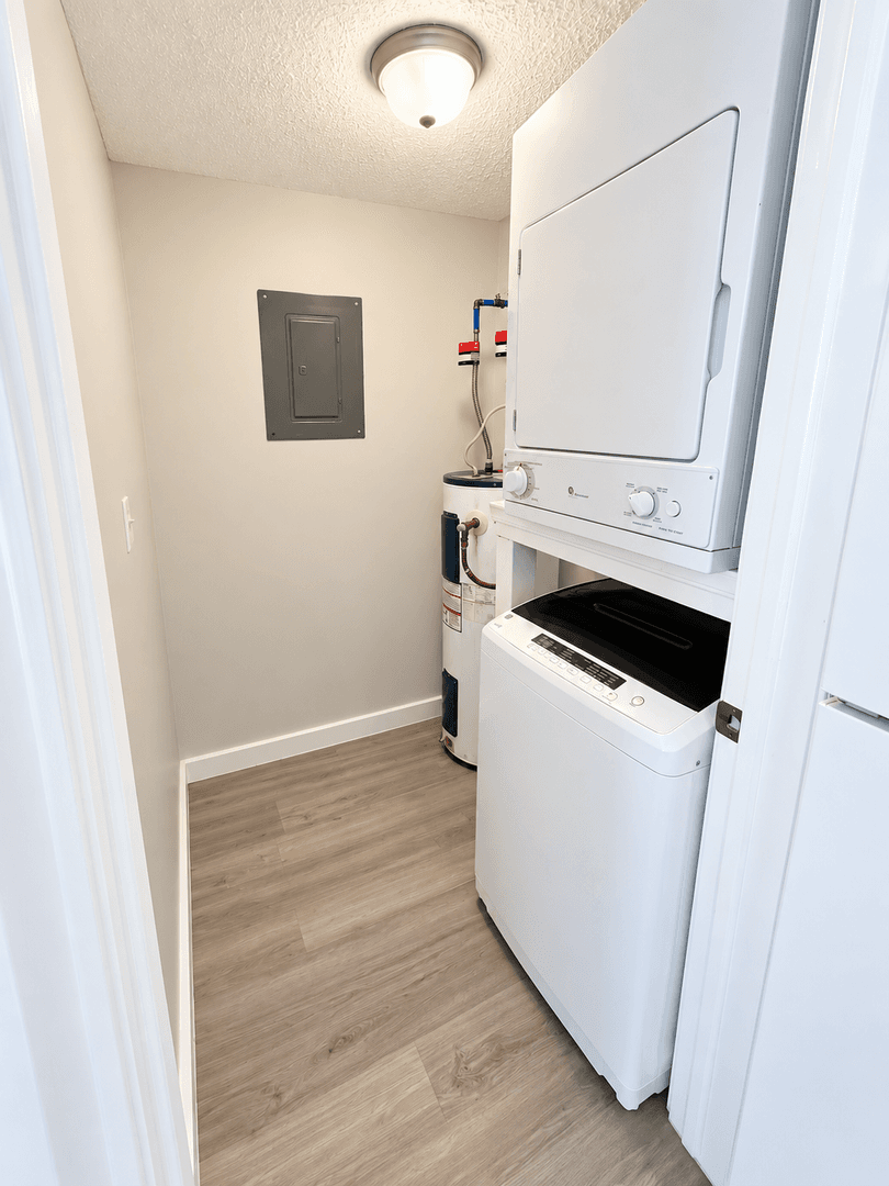 Springdale Apartment: 502 Black Oak Ave
