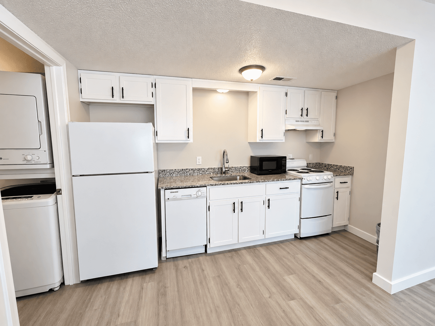 Springdale Apartment: 502 Black Oak Ave