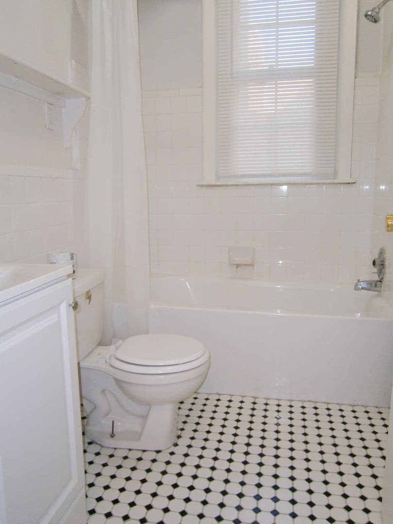 Baltimore Apartment: 2905 North Charles St