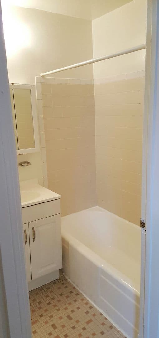 Baltimore Apartment: 909 W. University Pkwy