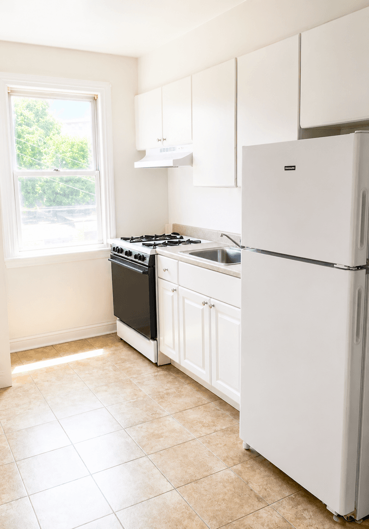Baltimore Apartment: 505 West University Pkwy