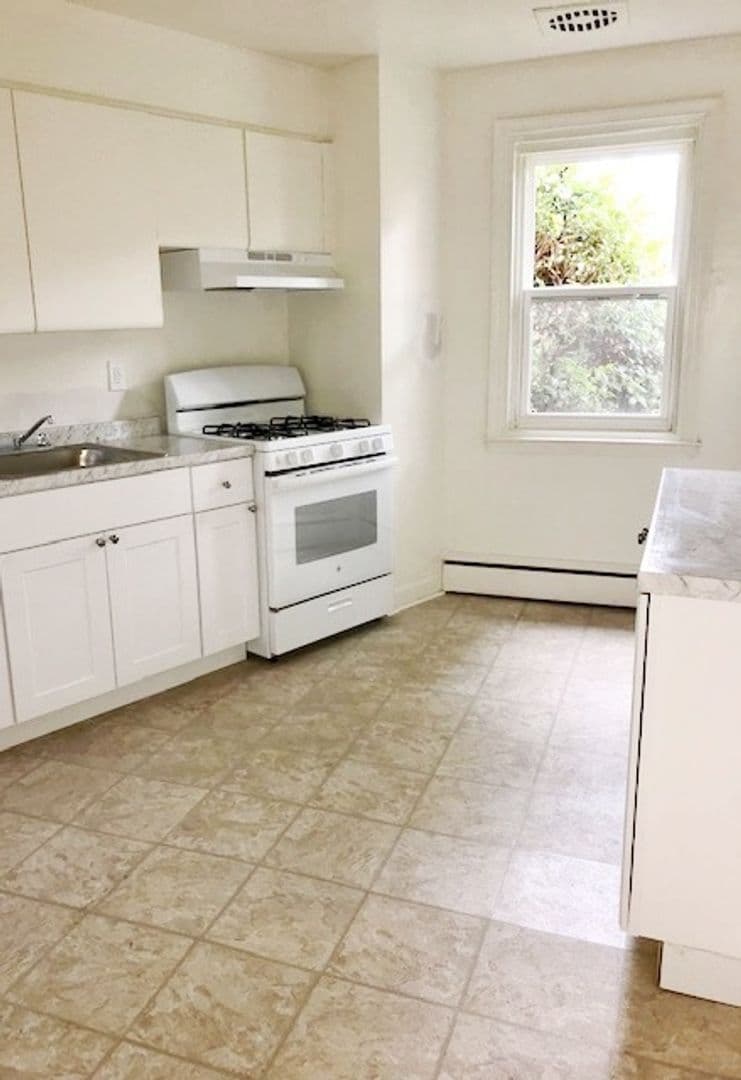 Baltimore Apartment: 505 West University Pkwy