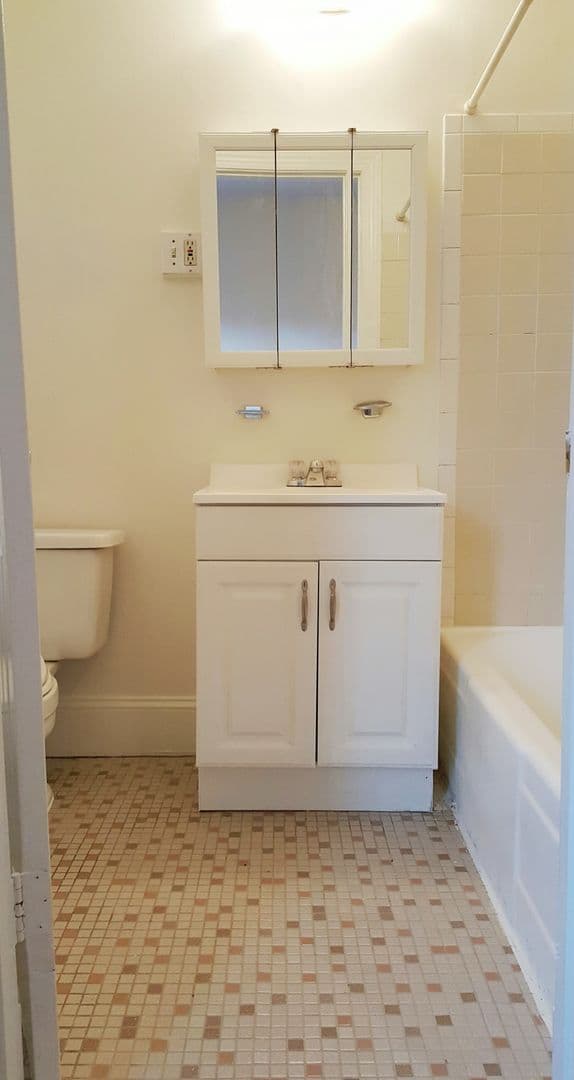 Baltimore Apartment: 909 W. University Pkwy