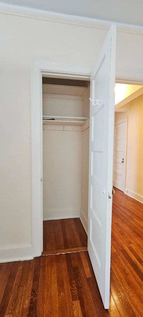 Baltimore Apartment: 3925 Beech Ave