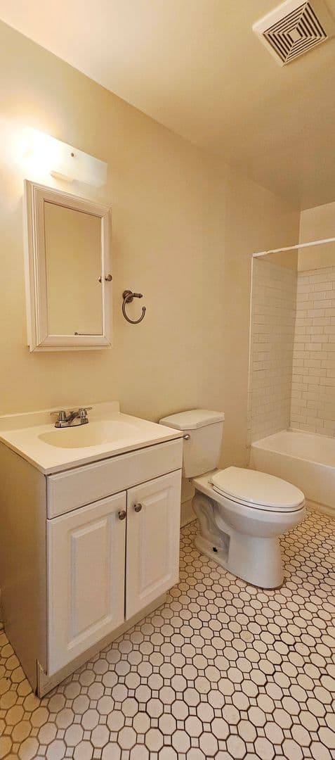 Baltimore Apartment: 909 W. University Pkwy