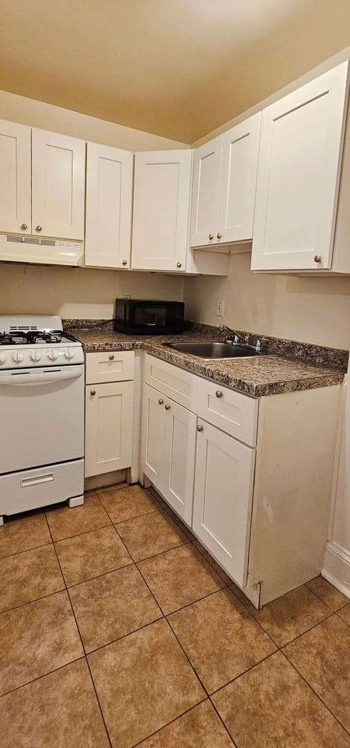 Baltimore Apartment: 909 W. University Pkwy