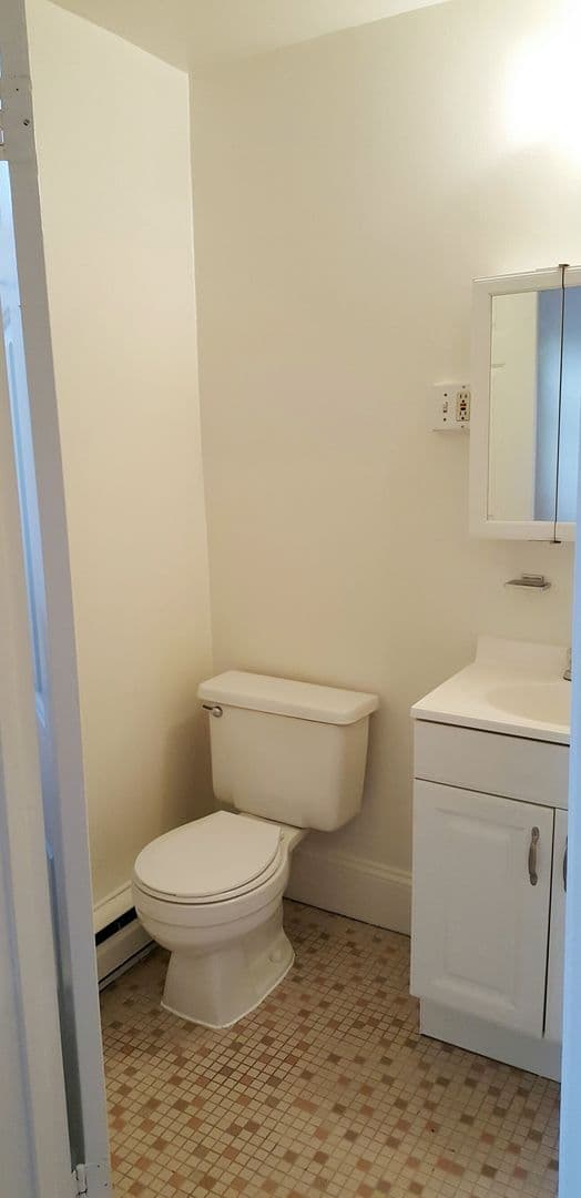Baltimore Apartment: 909 W. University Pkwy