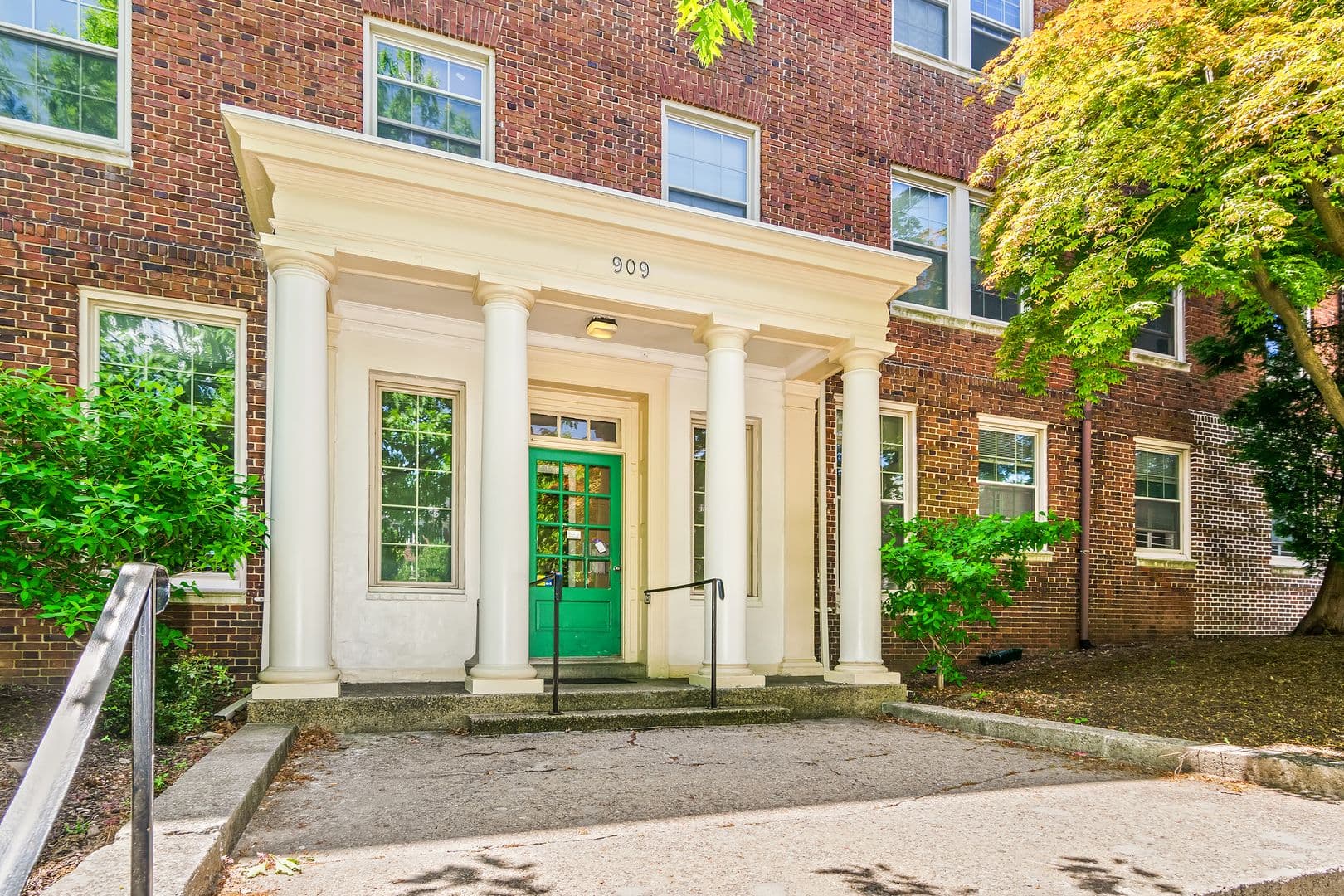 Baltimore Apartment: 909 W. University Pkwy