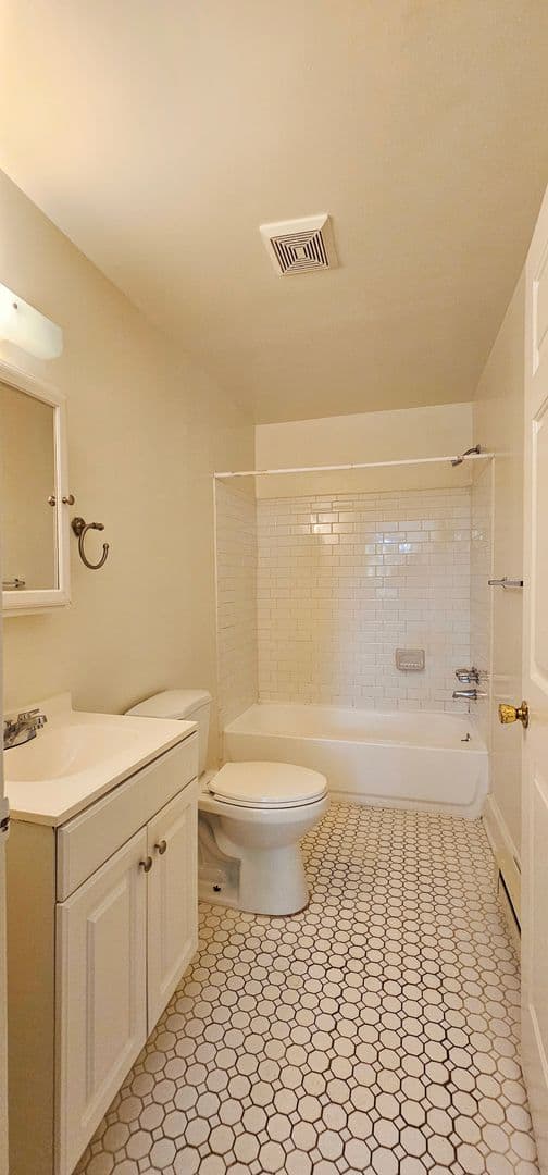 Baltimore Apartment: 909 W. University Pkwy