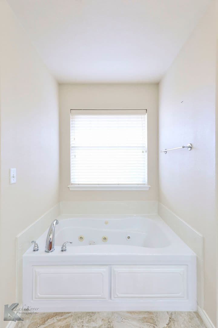 Abilene House: 1218 Lewis and Clark Trail