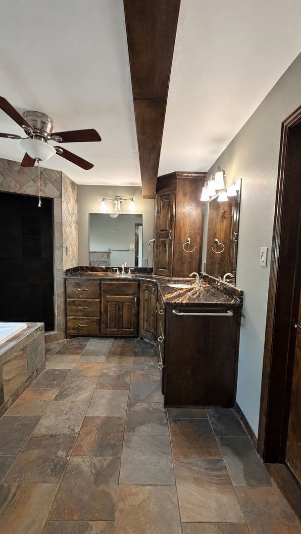 Abilene House: 2881 Spinks Rd