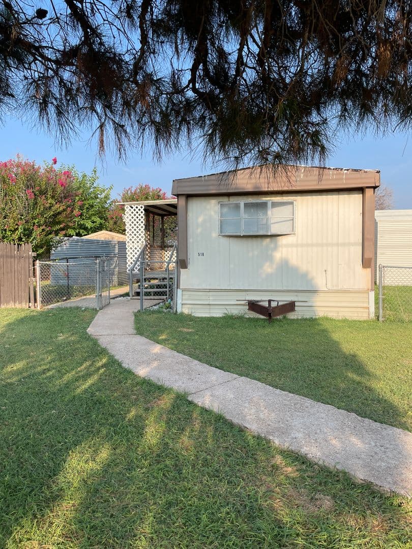 Abilene House: 518 Chapel Hill Rd