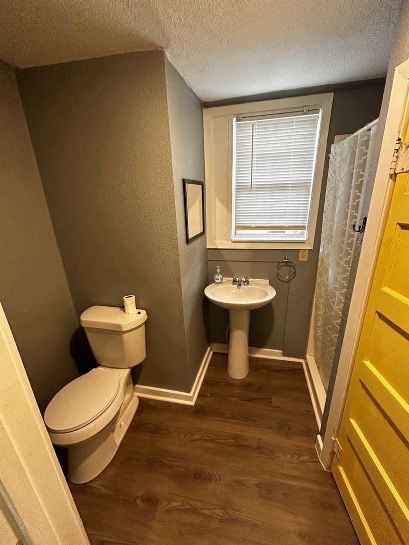 Abilene House: 857 Vine St