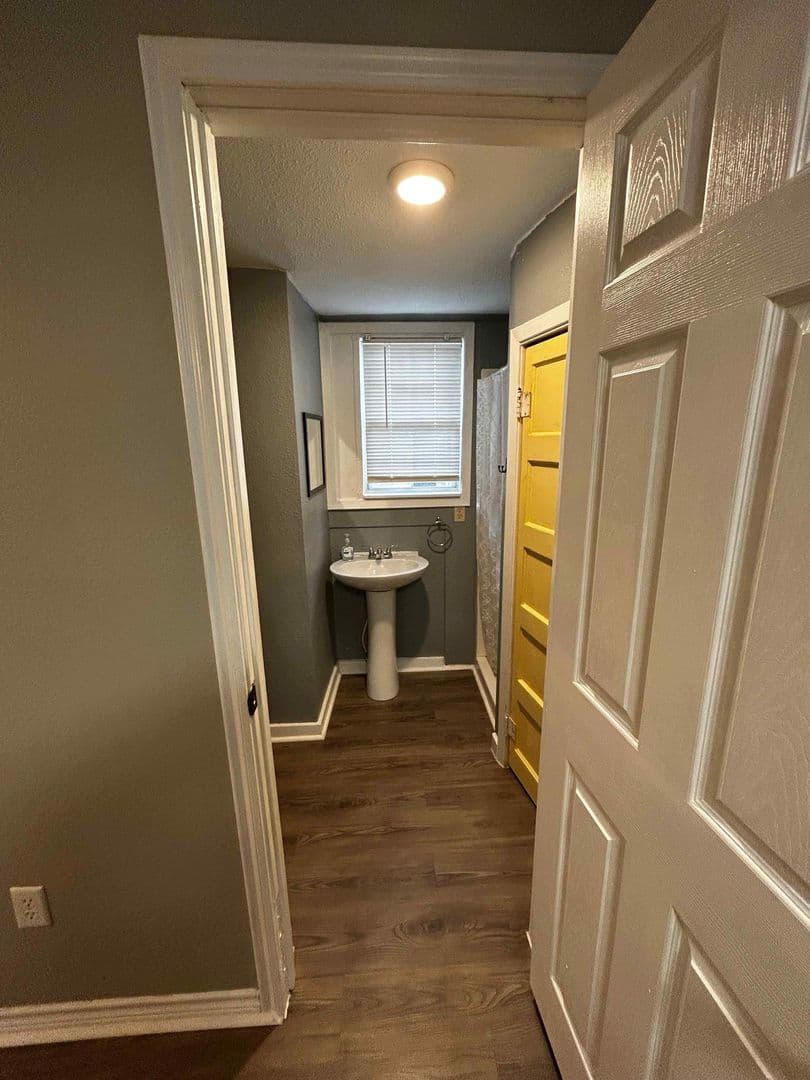 Abilene House: 857 Vine St