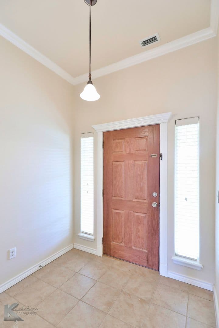 Abilene House: 1218 Lewis and Clark Trail