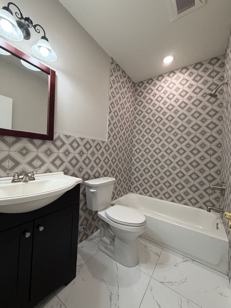 Philadelphia Apartment: 110 S 58th St