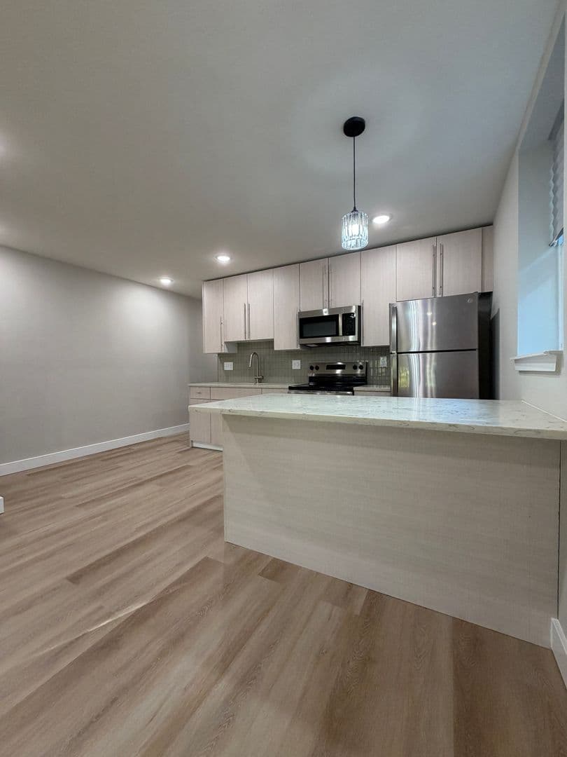 Philadelphia Apartment: 110 S 58th St