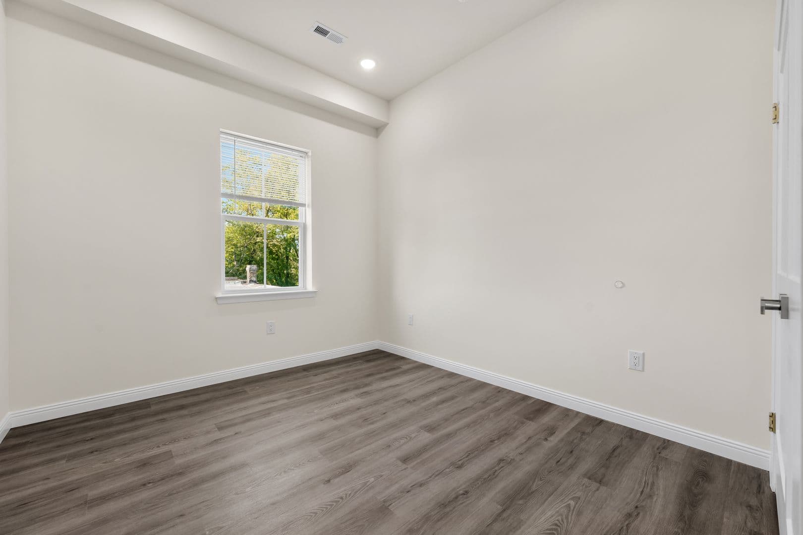 Philadelphia Apartment: 7513 Dicks Ave