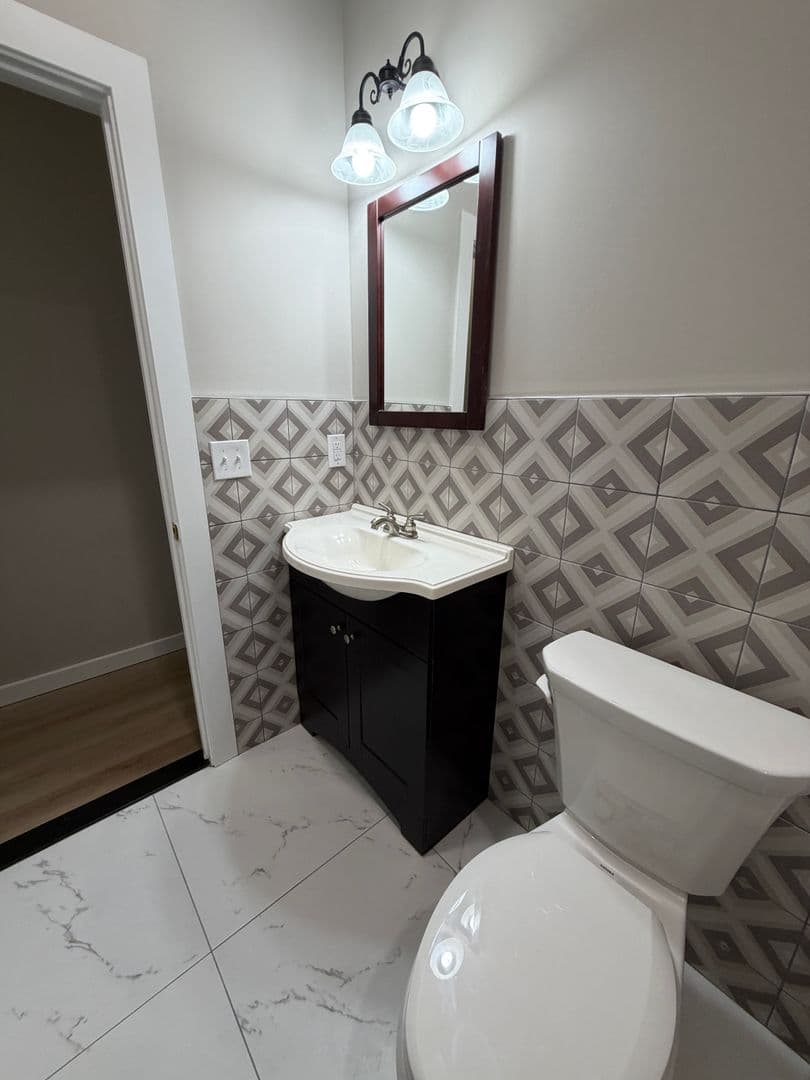 Philadelphia Apartment: 110 S 58th St