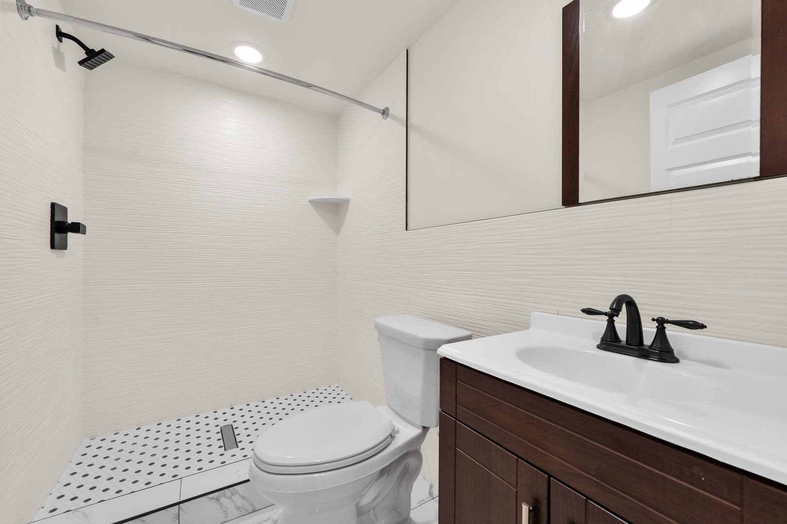 Philadelphia Apartment: 7513 Dicks Ave