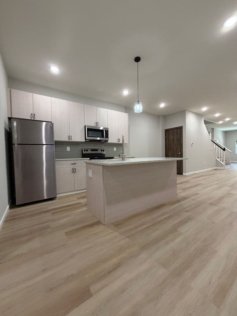 Philadelphia House: 5043 Chestnut St