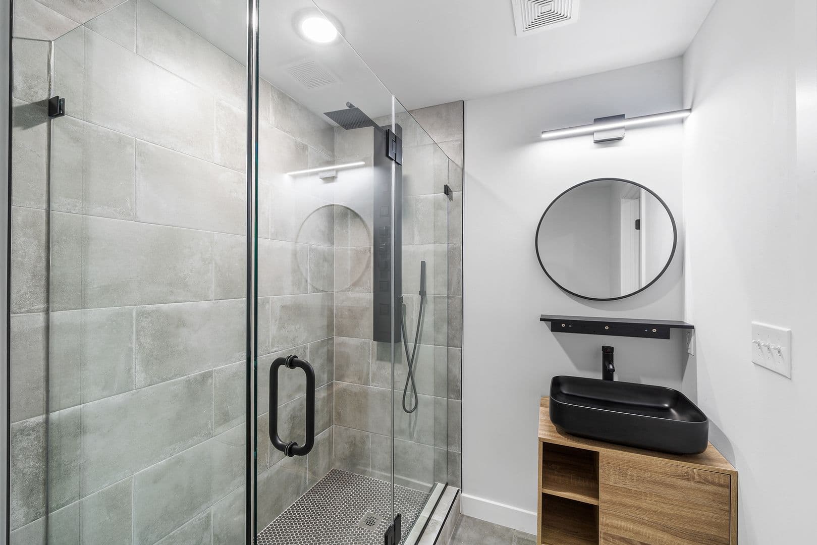 Philadelphia House: 2156 N Randolph Street