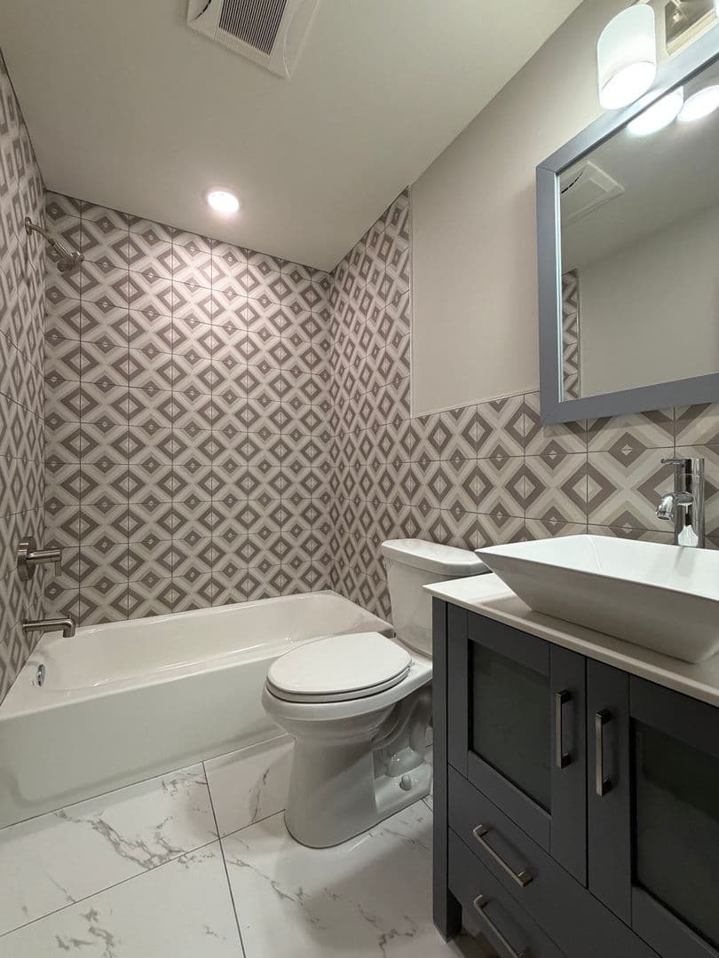 Philadelphia House: 5043 Chestnut St