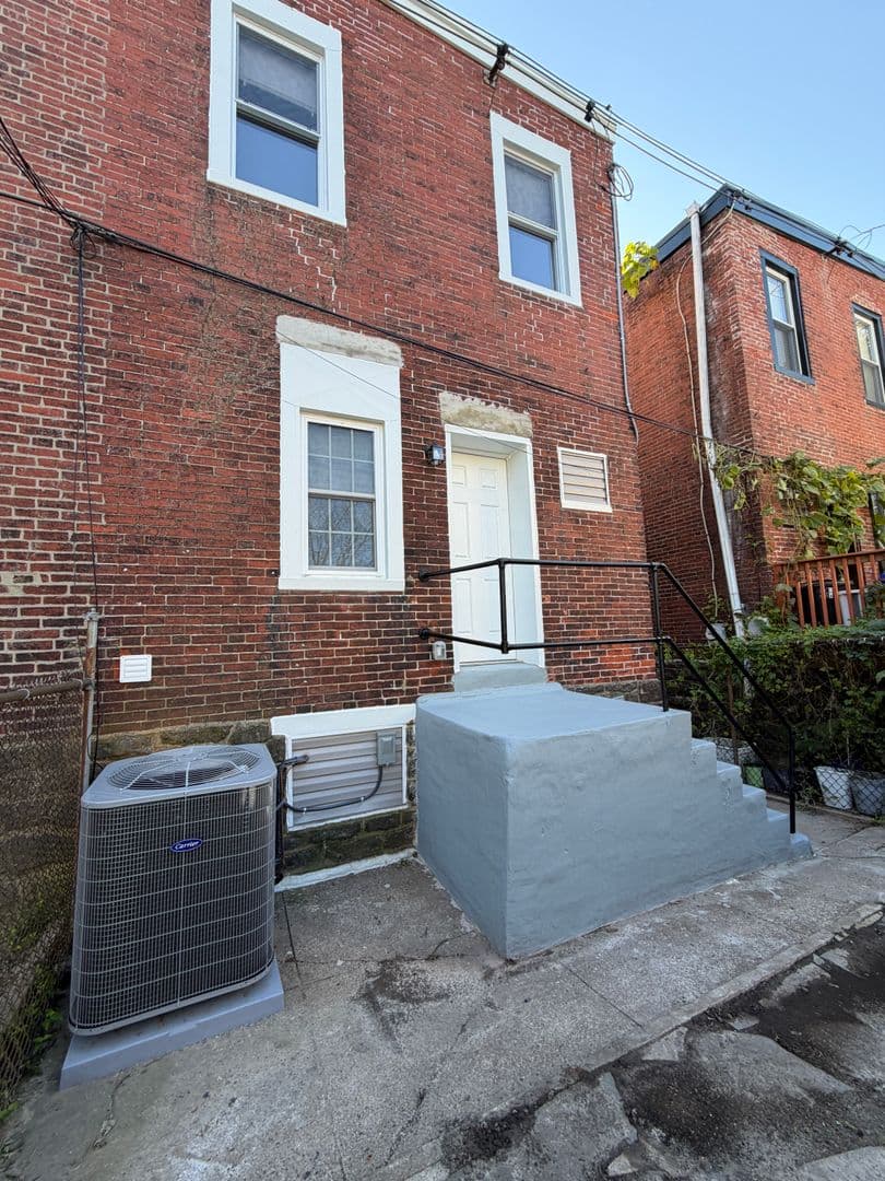 Philadelphia House: 5043 Chestnut St