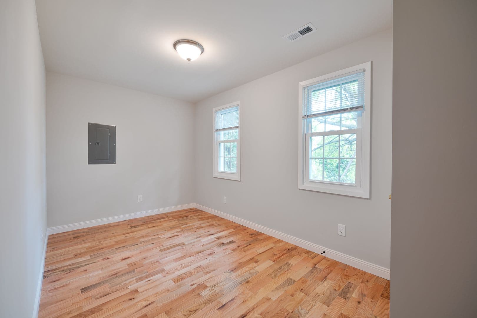 Philadelphia Apartment: 5544 N Lawrence St