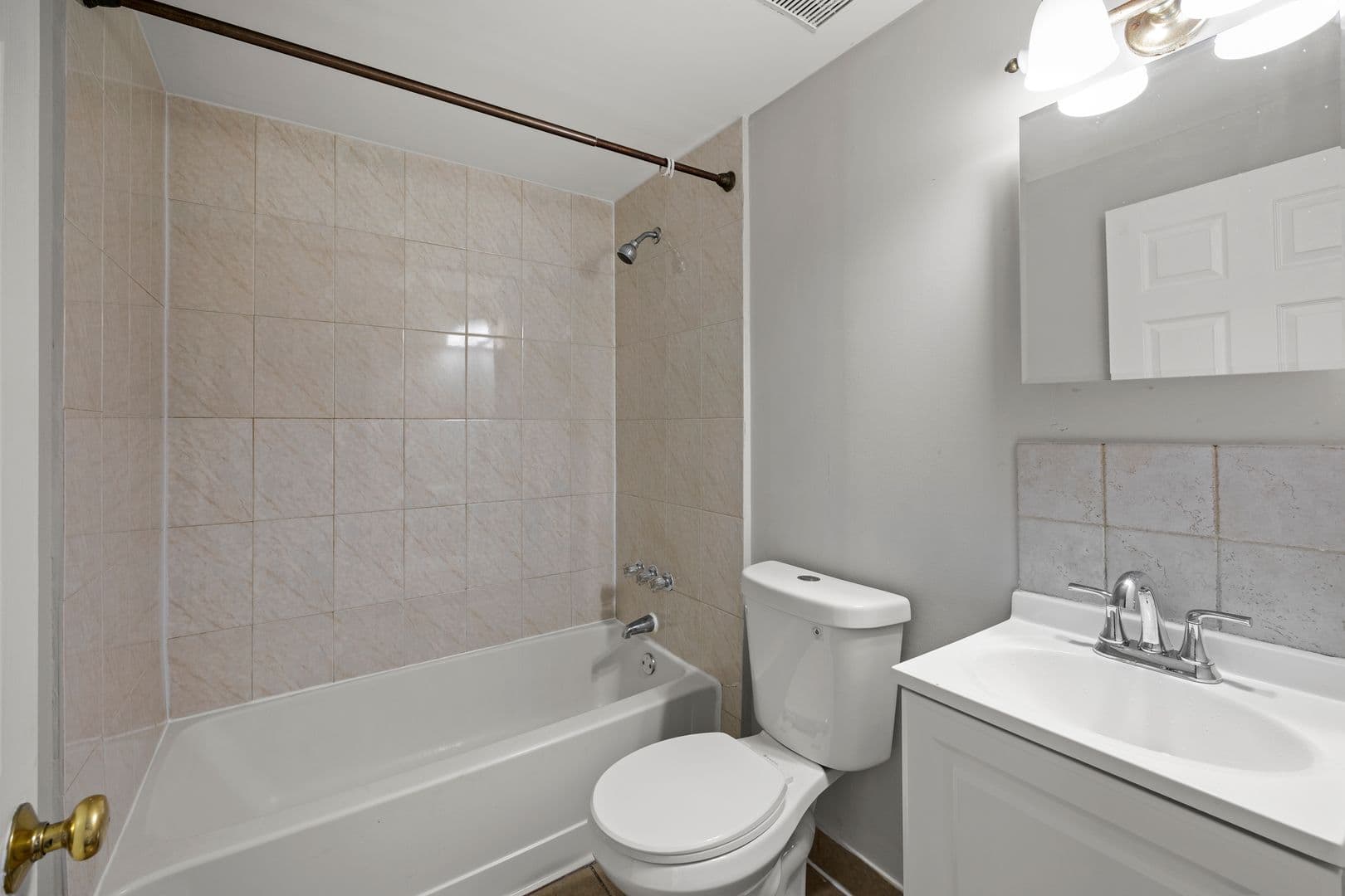 Philadelphia Apartment: 4831 Longshore Ave